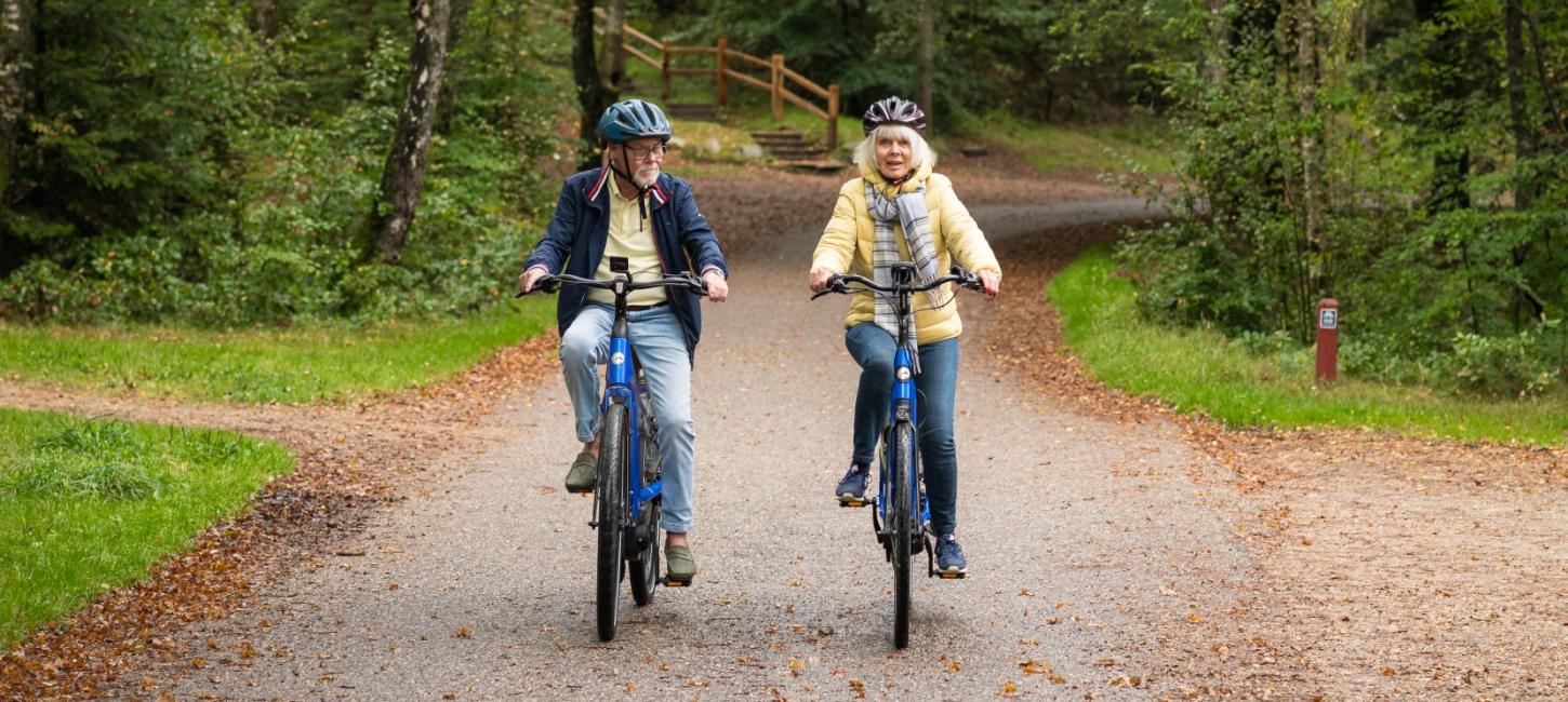 Cykelnetværk - KNUD - 2024  - Vesterhavet på cykel - Par i skoven